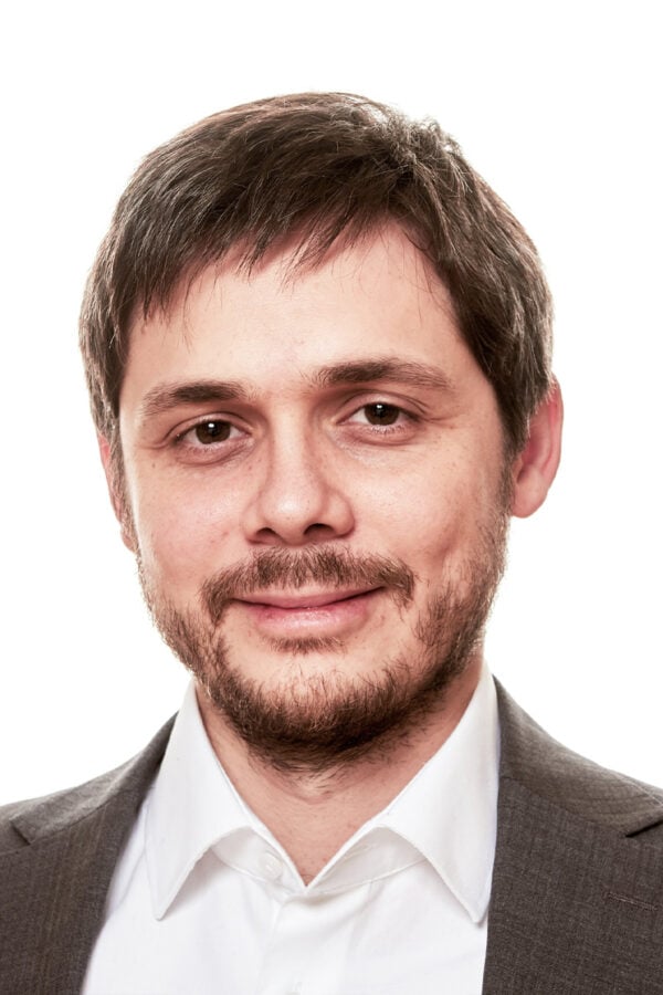 Portrait of Ralph Zlabinger infront of a white background.