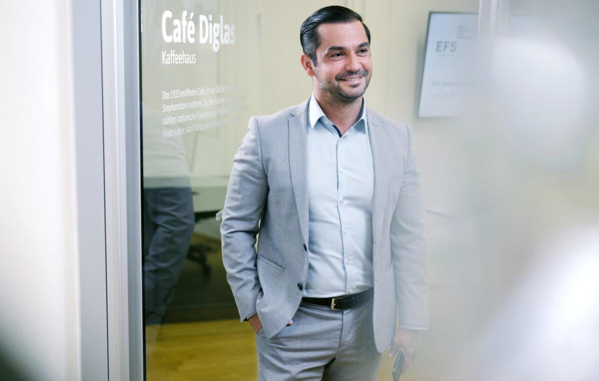Partner is standing in the door of an EFS meetingroom named "Cafe Diglas"
