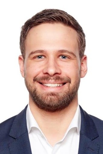 EFS Portrait of Felix Illichmann infront of a white background