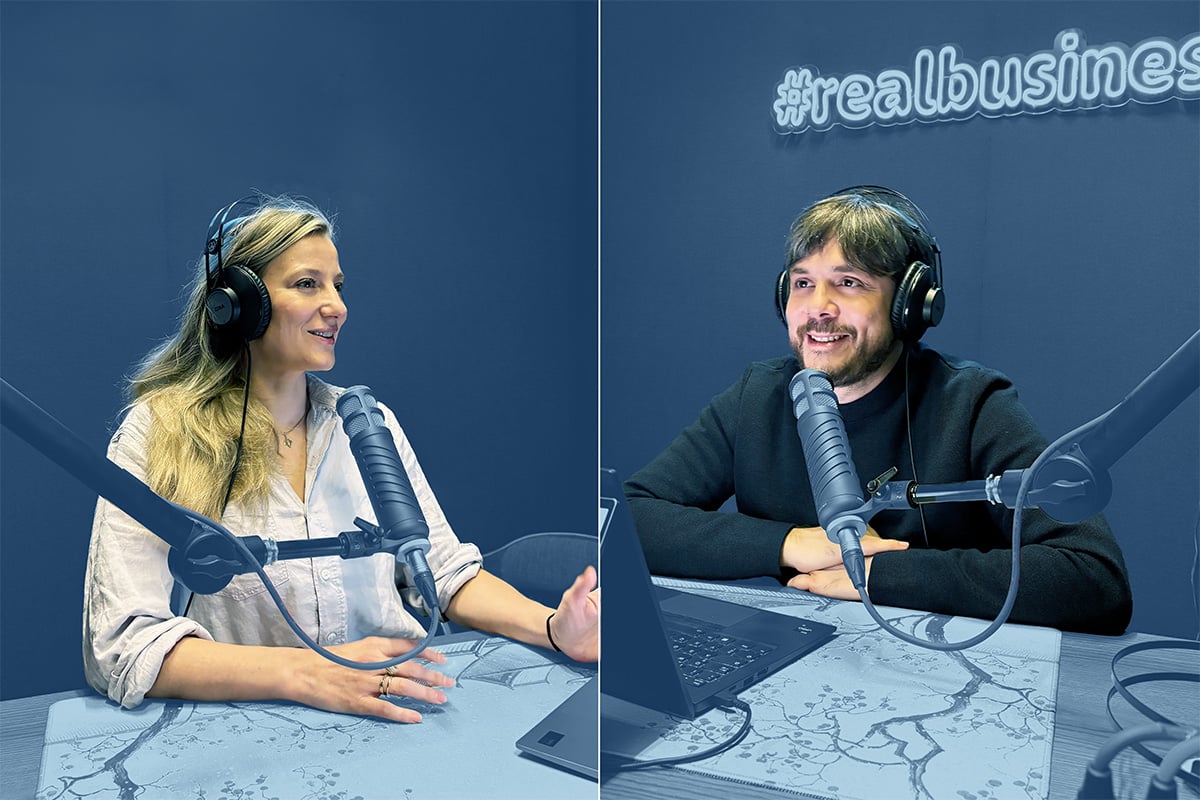 Irene Racher und Ralph Zlabinger sprechen im Podcast Raum ins Mikrofon