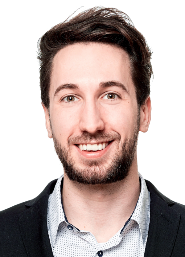 EFS Consulting Portrait von Mathias Halmetschlager vor einem weißen Hintergrund.